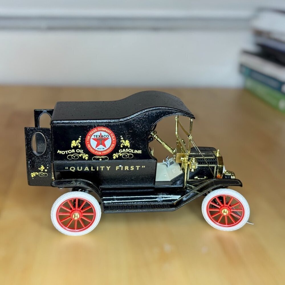 Collectible GearBoxTexaco 1913 Ford Model T Delivery Truck - Picture 12 of 16
